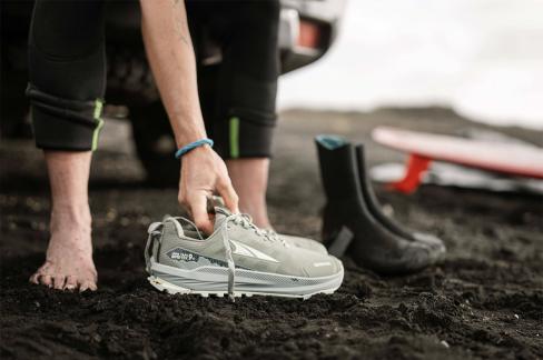 Descoperă încălțăminte largă de damă pentru alergare de la Altra Running
